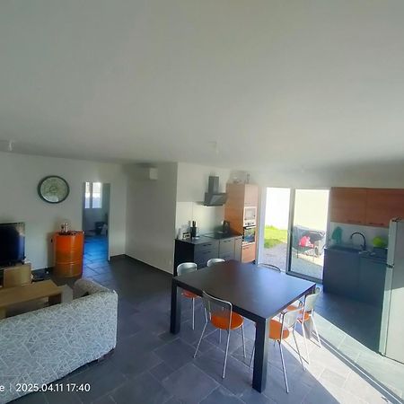 Chambre Dans Maison Plain-Pied Moderne Roanne Exterior photo