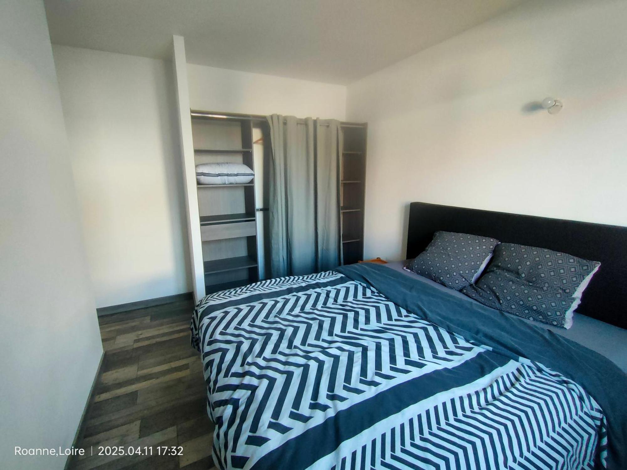 Chambre Dans Maison Plain-Pied Moderne Roanne Exterior photo